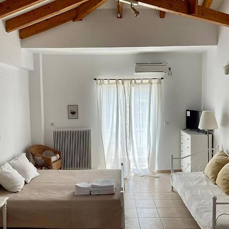 Studio Stay White Room Kalamata Bagian luar foto