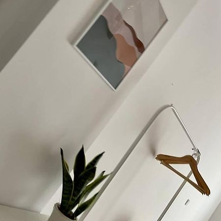 Studio Stay White Room Kalamata Bagian luar foto