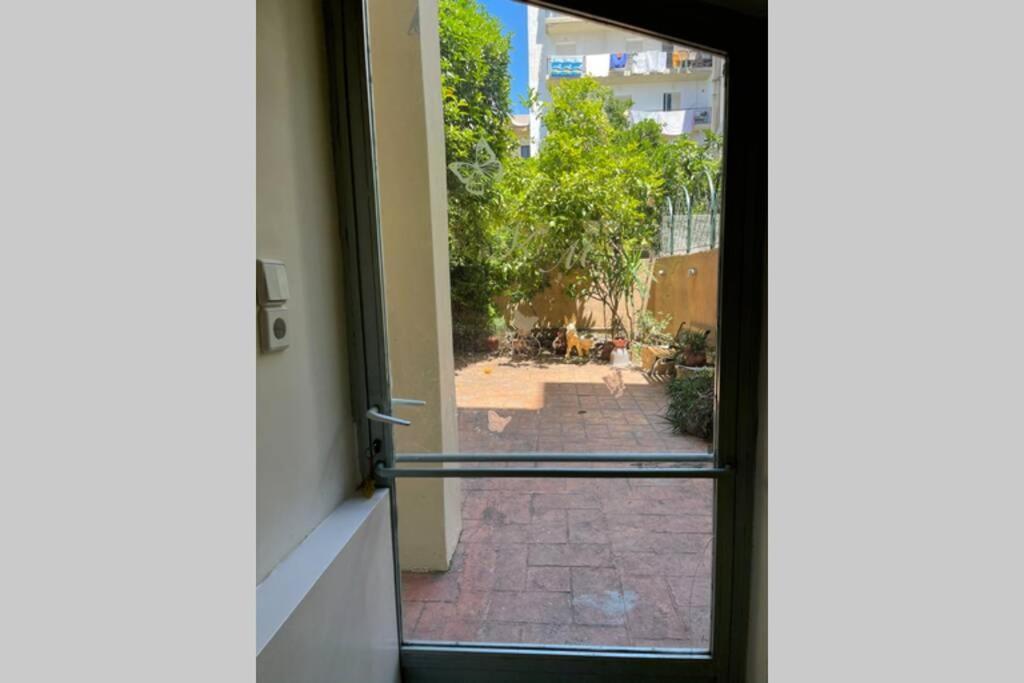 Studio Stay White Room Kalamata Bagian luar foto